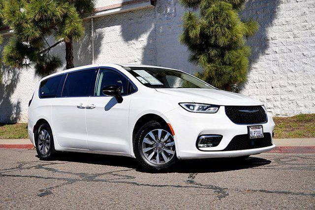 2024 Chrysler Pacifica Hybrid Select
