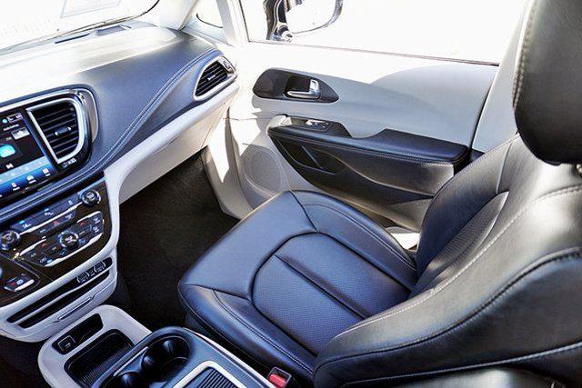 2024 Chrysler Pacifica Hybrid Select
