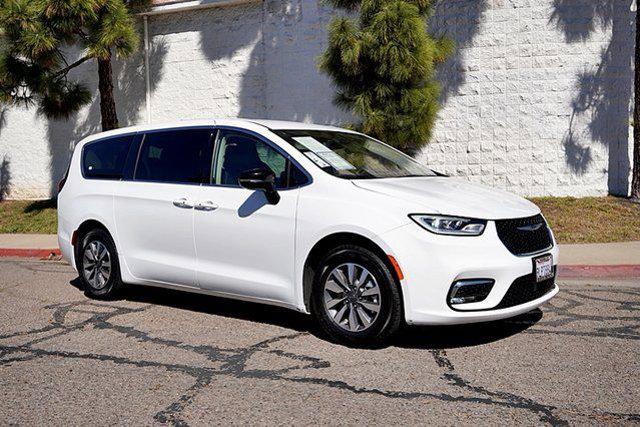 2024 Chrysler Pacifica Hybrid Select