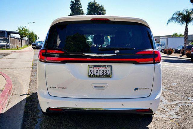 2024 Chrysler Pacifica Hybrid Select