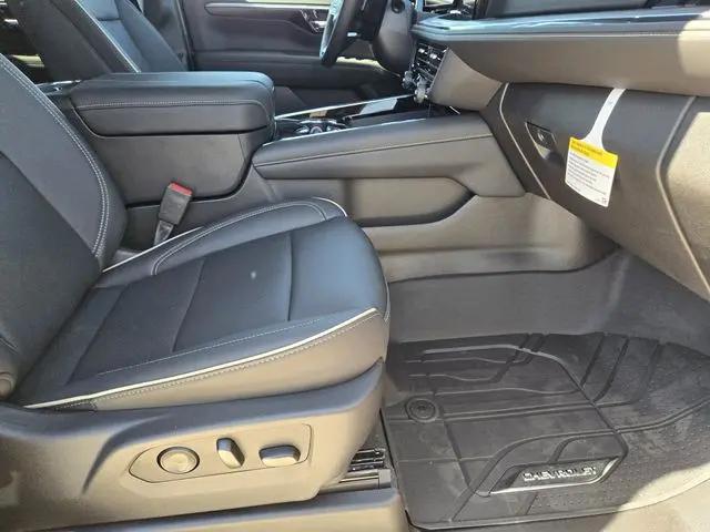 2025 Chevrolet Suburban 4WD Premier