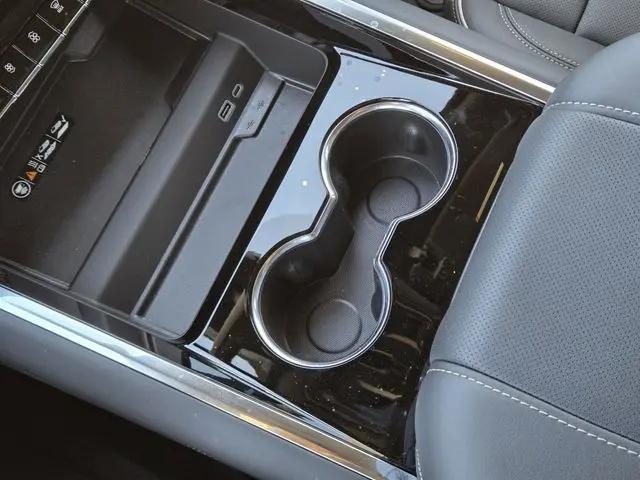 2025 Chevrolet Suburban 4WD Premier