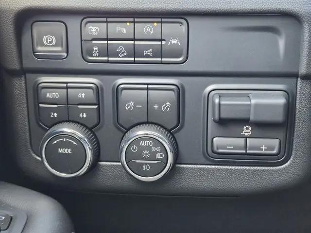 2025 Chevrolet Suburban 4WD Premier