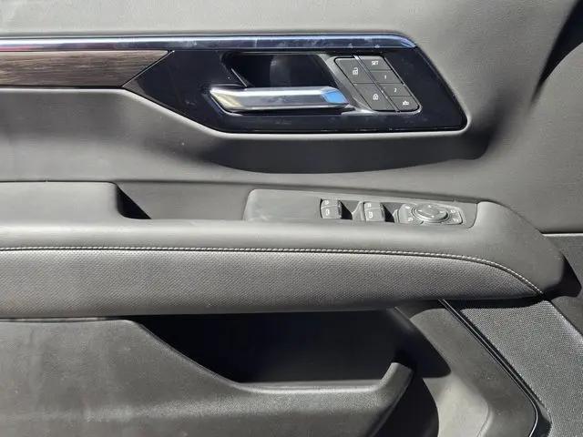2025 Chevrolet Suburban 4WD Premier