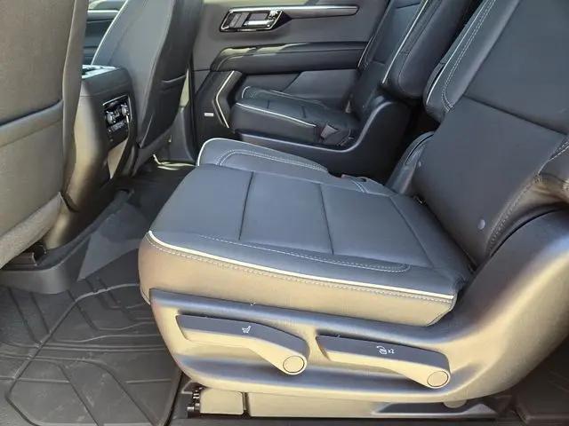 2025 Chevrolet Suburban 4WD Premier