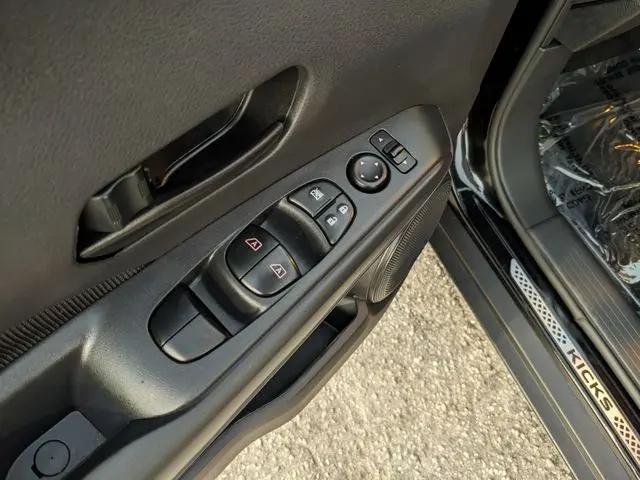 2025 Nissan Kicks S
