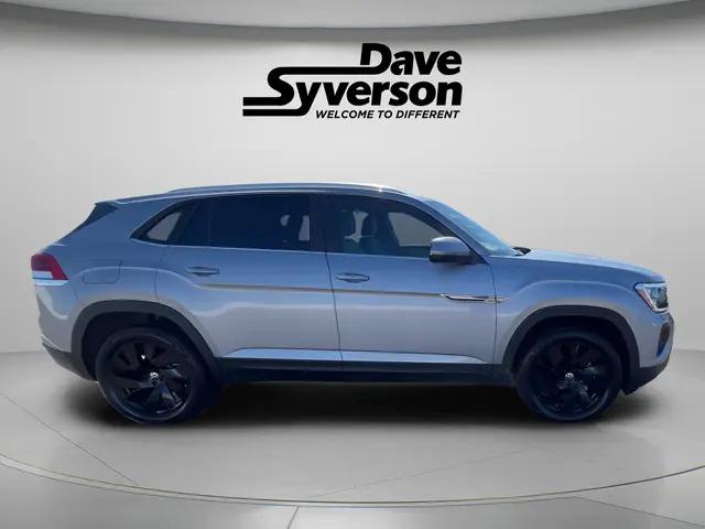 2026 Volkswagen Atlas Cross Sport SE with Technology