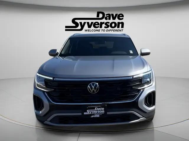 2026 Volkswagen Atlas Cross Sport SE with Technology