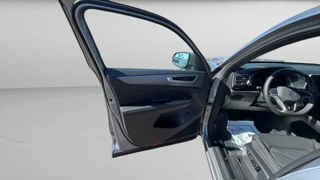 2026 Volkswagen Atlas Cross Sport SE with Technology