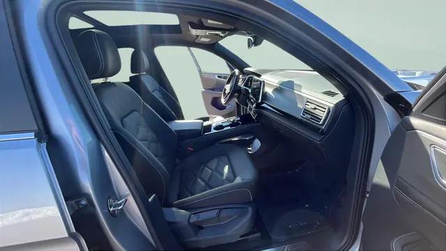 2026 Volkswagen Atlas Cross Sport SE with Technology
