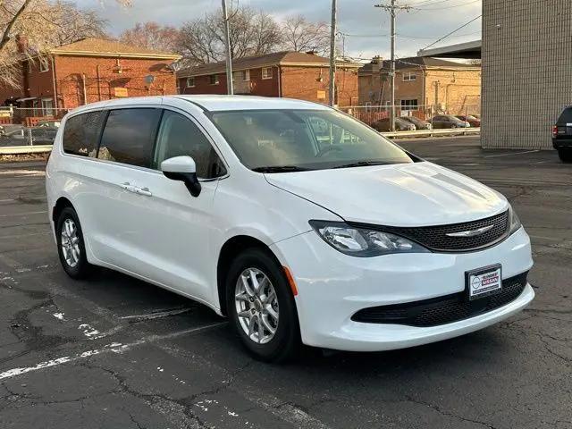 2022 Chrysler Voyager LX