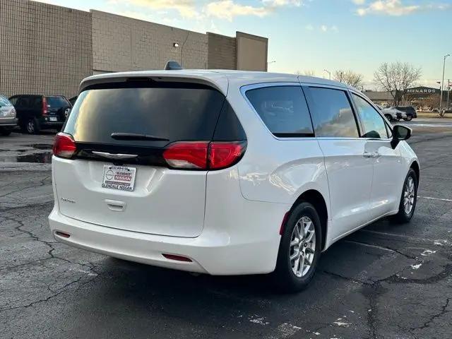 2022 Chrysler Voyager LX