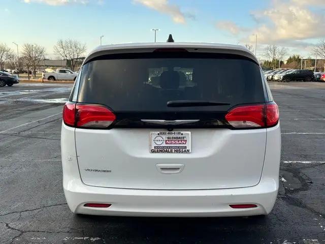 2022 Chrysler Voyager LX
