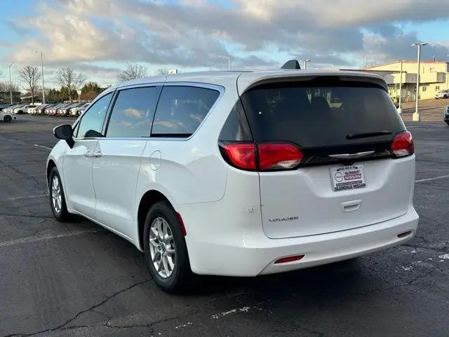 2022 Chrysler Voyager LX