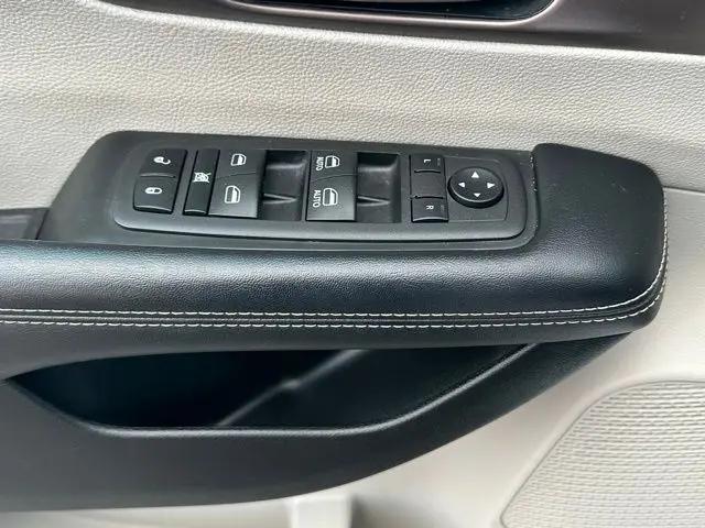 2022 Chrysler Voyager LX