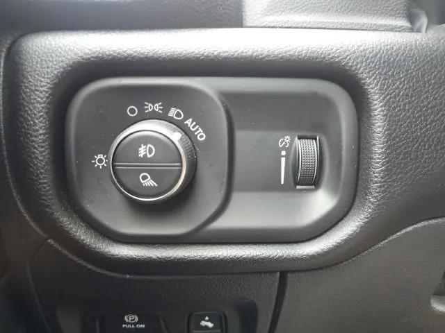 2022 Ram 1500 Big Horn Crew Cab 4x4 5'7" Box