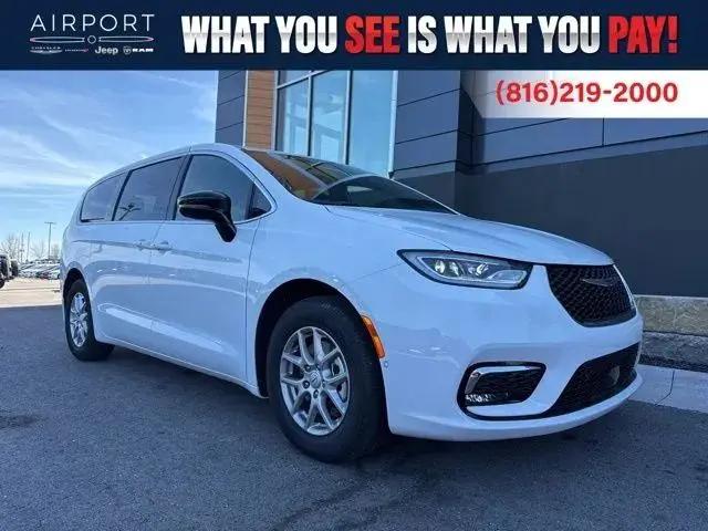 2026 Chrysler Pacifica Select for sale in Platte City, MO