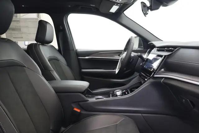 2026 Jeep Grand Cherokee L Altitude 4x4