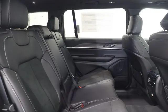 2026 Jeep Grand Cherokee L Altitude 4x4