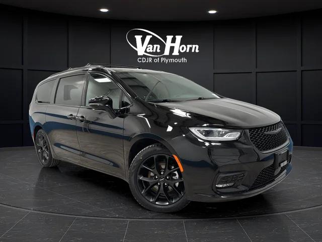 2025 Chrysler Pacifica Limited for sale in Plymouth, WI