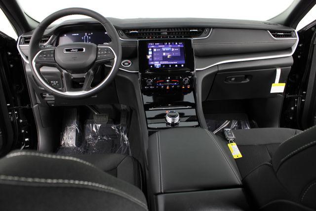 2026 Jeep Grand Cherokee L Laredo 4x4
