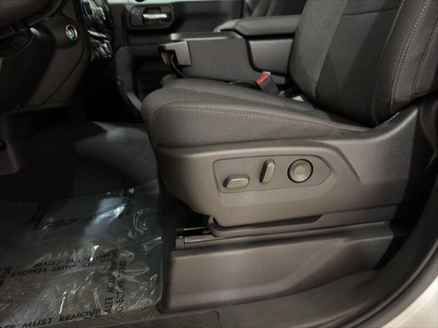 2026 Chevrolet Silverado 1500 4WD Crew Cab Short Bed Custom