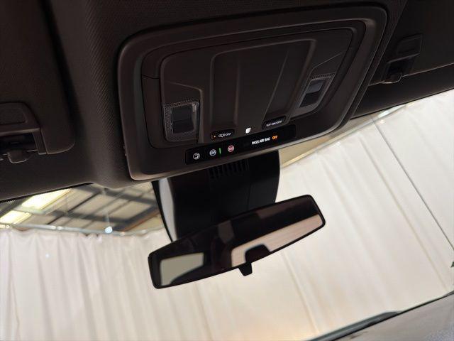 2026 Chevrolet Silverado 1500 4WD Crew Cab Short Bed Custom