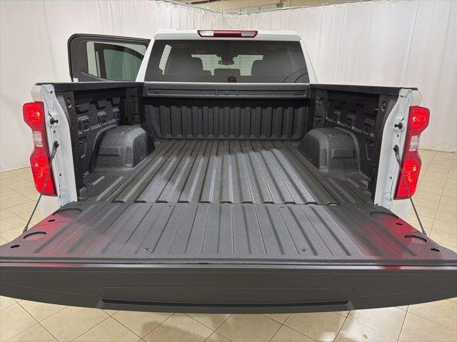 2026 Chevrolet Silverado 1500 4WD Crew Cab Short Bed Custom