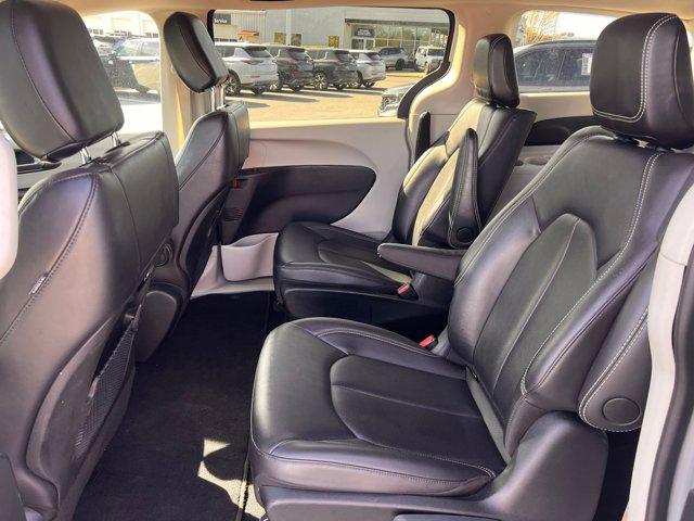 2024 Chrysler Pacifica Hybrid Select