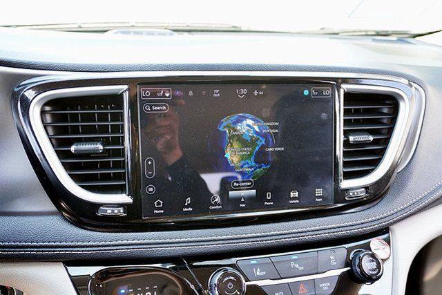 2024 Chrysler Pacifica Hybrid Select