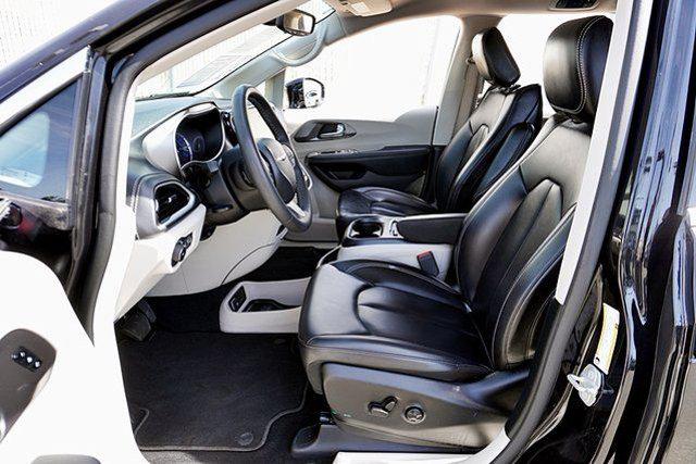 2024 Chrysler Pacifica Hybrid Select