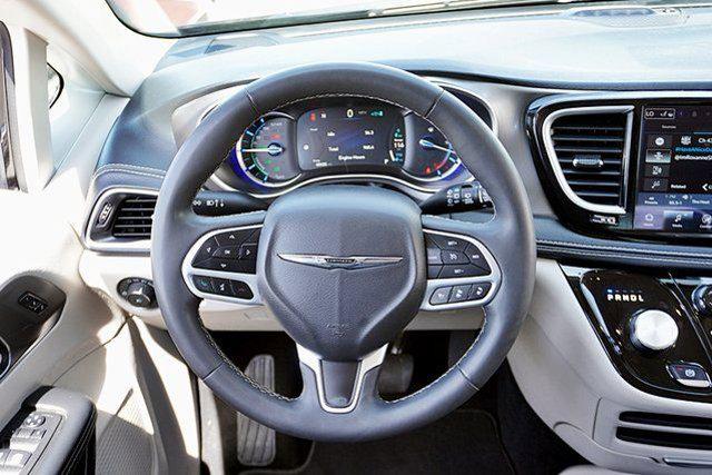 2024 Chrysler Pacifica Hybrid Select
