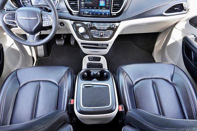 2024 Chrysler Pacifica Hybrid Select