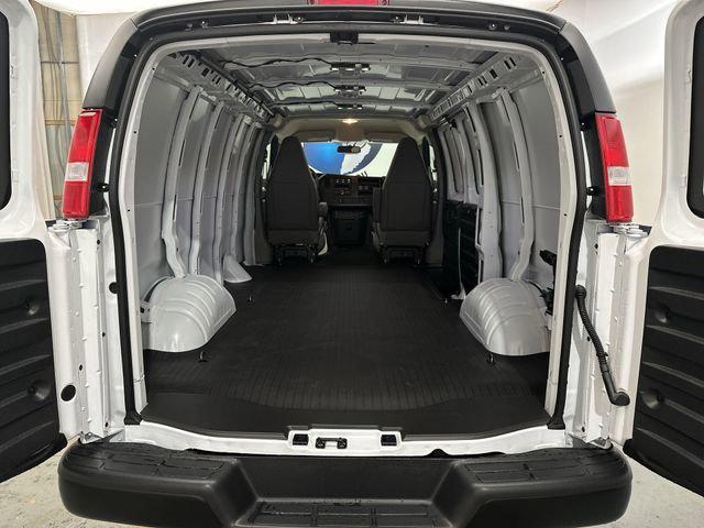 2026 Chevrolet Express Cargo Van 2500 Regular Wheelbase, WT, RWD