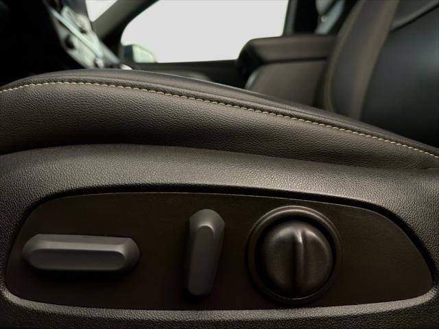 2023 Chevrolet Traverse AWD LT Leather