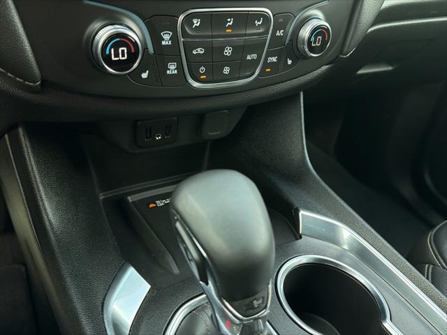 2023 Chevrolet Traverse AWD LT Leather