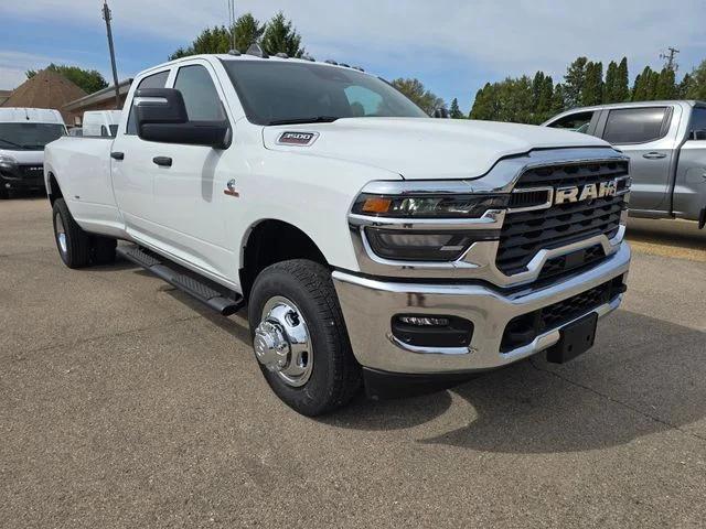 2026 RAM Ram 3500 RAM 3500 TRADESMAN CREW CAB 4X4 8 BOX