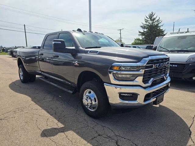 2026 RAM Ram 3500 RAM 3500 TRADESMAN CREW CAB 4X4 8 BOX