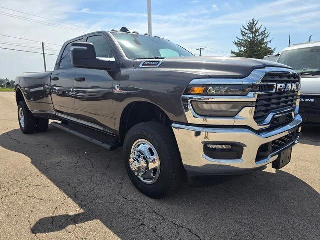 2026 RAM Ram 3500 RAM 3500 TRADESMAN CREW CAB 4X4 8 BOX