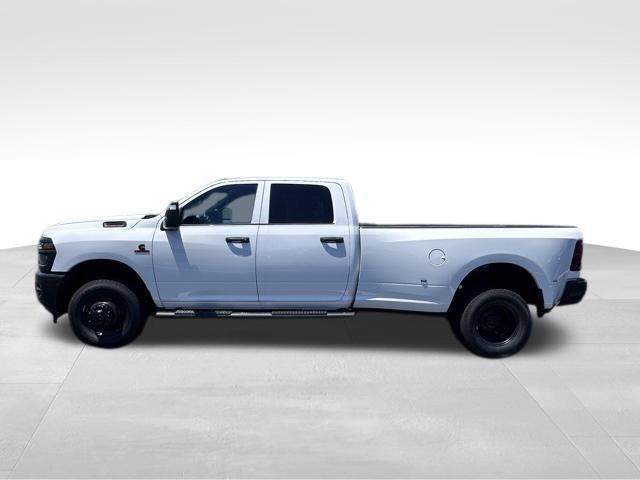 2026 RAM Ram 3500 RAM 3500 TRADESMAN CREW CAB 4X4 8 BOX