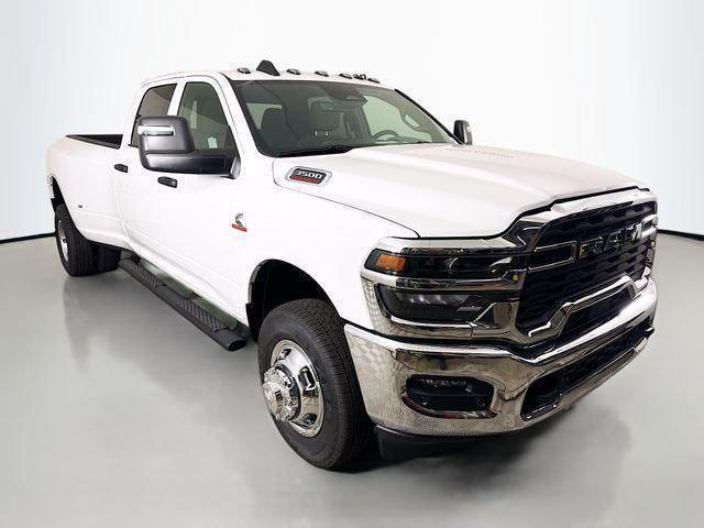 2026 RAM Ram 3500 RAM 3500 TRADESMAN CREW CAB 4X4 8 BOX