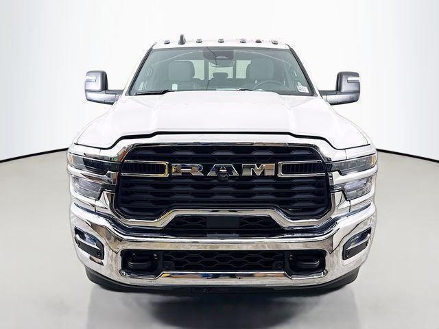 2026 RAM Ram 3500 RAM 3500 TRADESMAN CREW CAB 4X4 8 BOX