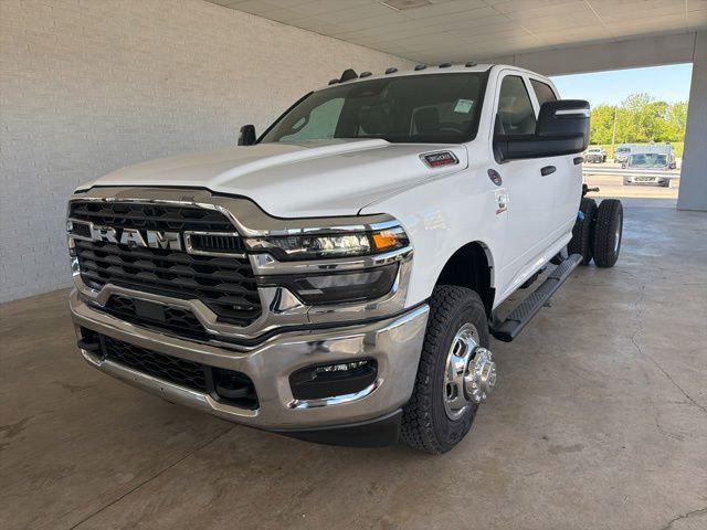 2026 RAM Ram 3500 Chassis Cab RAM 3500 TRADESMAN CREW CAB CHASSIS 4X4 60 CA 2026 RAM Ram 3500 Chassis Cab RAM 3500 TRADESMAN CREW CAB CHASSIS 4X4 60 CA