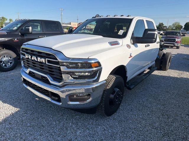 2026 RAM Ram 3500 Chassis Cab RAM 3500 TRADESMAN CREW CAB CHASSIS 4X4 60 CA 2026 RAM Ram 3500 Chassis Cab RAM 3500 TRADESMAN CREW CAB CHASSIS 4X4 60 CA