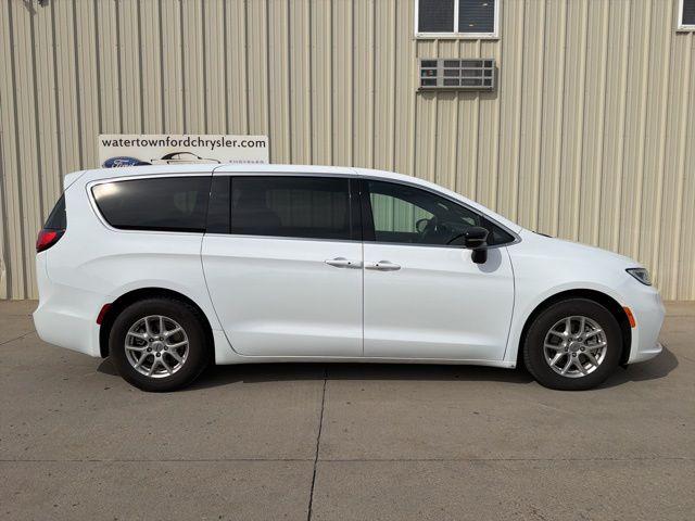 2025 Chrysler Pacifica Select for sale in Watertown, SD