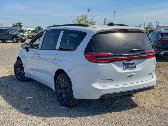 2026 Chrysler Pacifica Select AWD