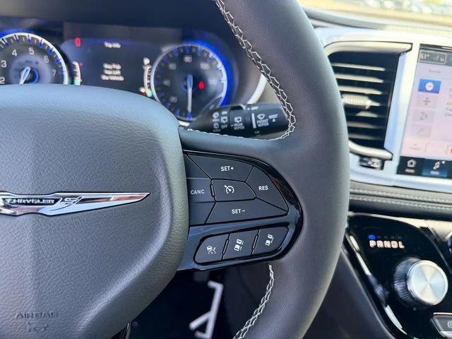 2026 Chrysler Pacifica Select AWD