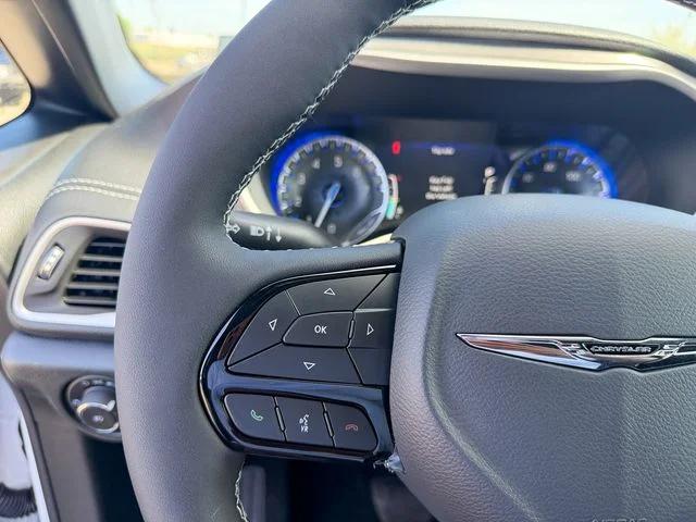 2026 Chrysler Pacifica Select AWD
