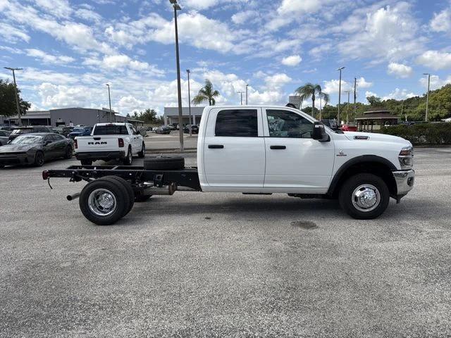 2026 RAM Ram 3500 Chassis Cab RAM 3500 TRADESMAN CREW CAB CHASSIS 4X4 60 CA
