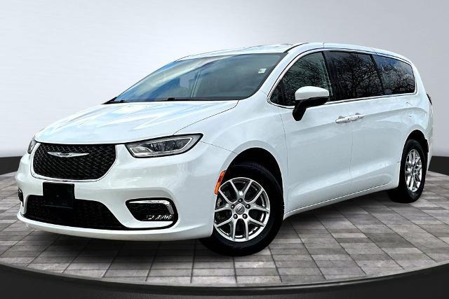 2023 Chrysler Pacifica Touring L for sale in Shawnee, KS